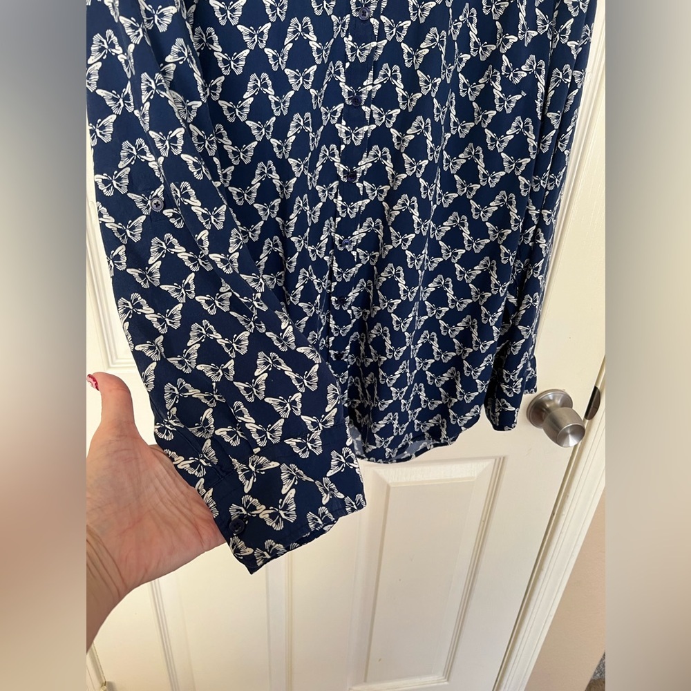 Talbots XL Navy Butterfly Print Button Front Blouse 100% Rayon - Picture 4 of 8